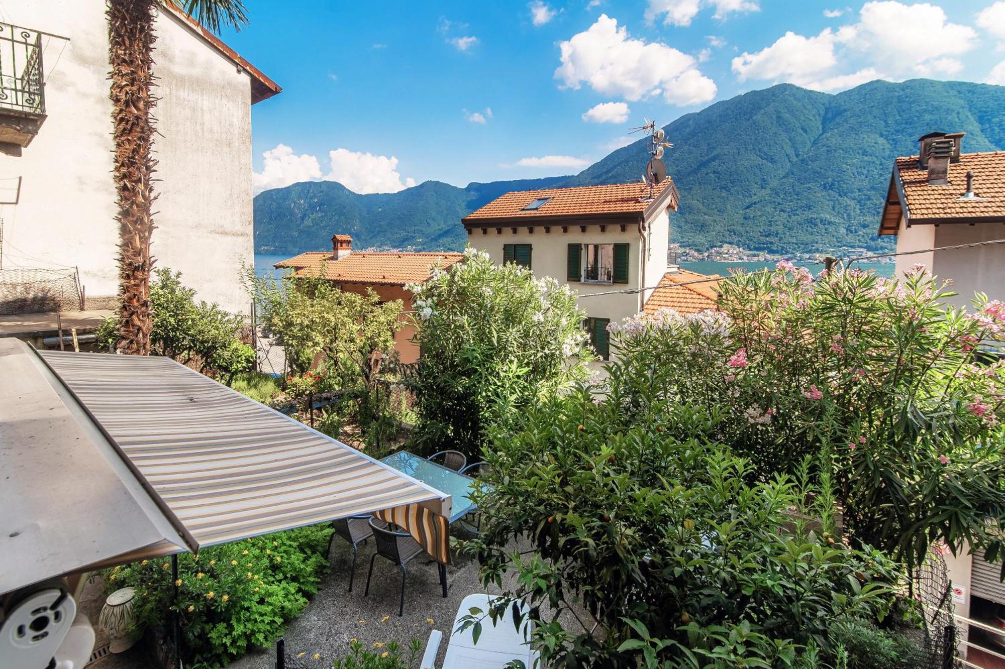 Delizioso Bilocale Vista Lago Colonno Екстериор снимка