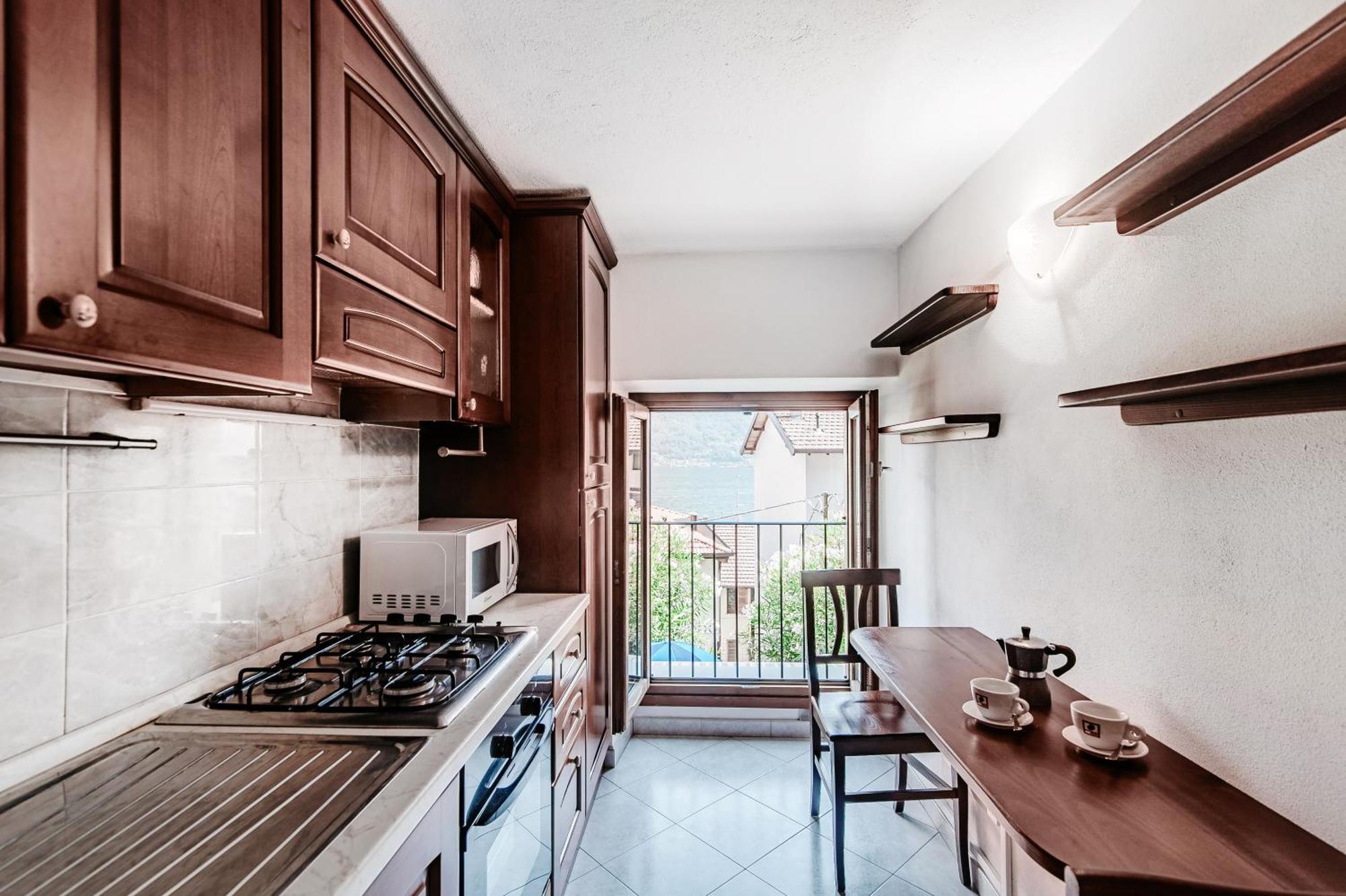 Delizioso Bilocale Vista Lago Colonno Екстериор снимка