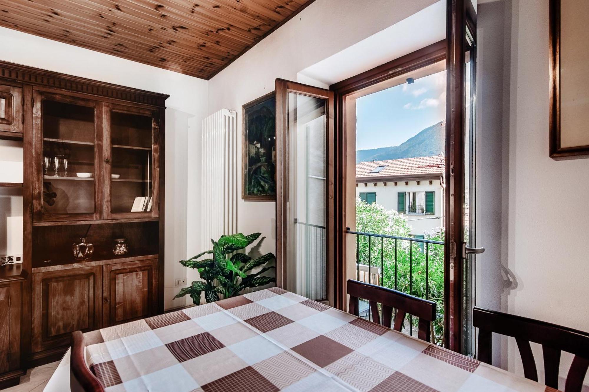 Delizioso Bilocale Vista Lago Colonno Екстериор снимка