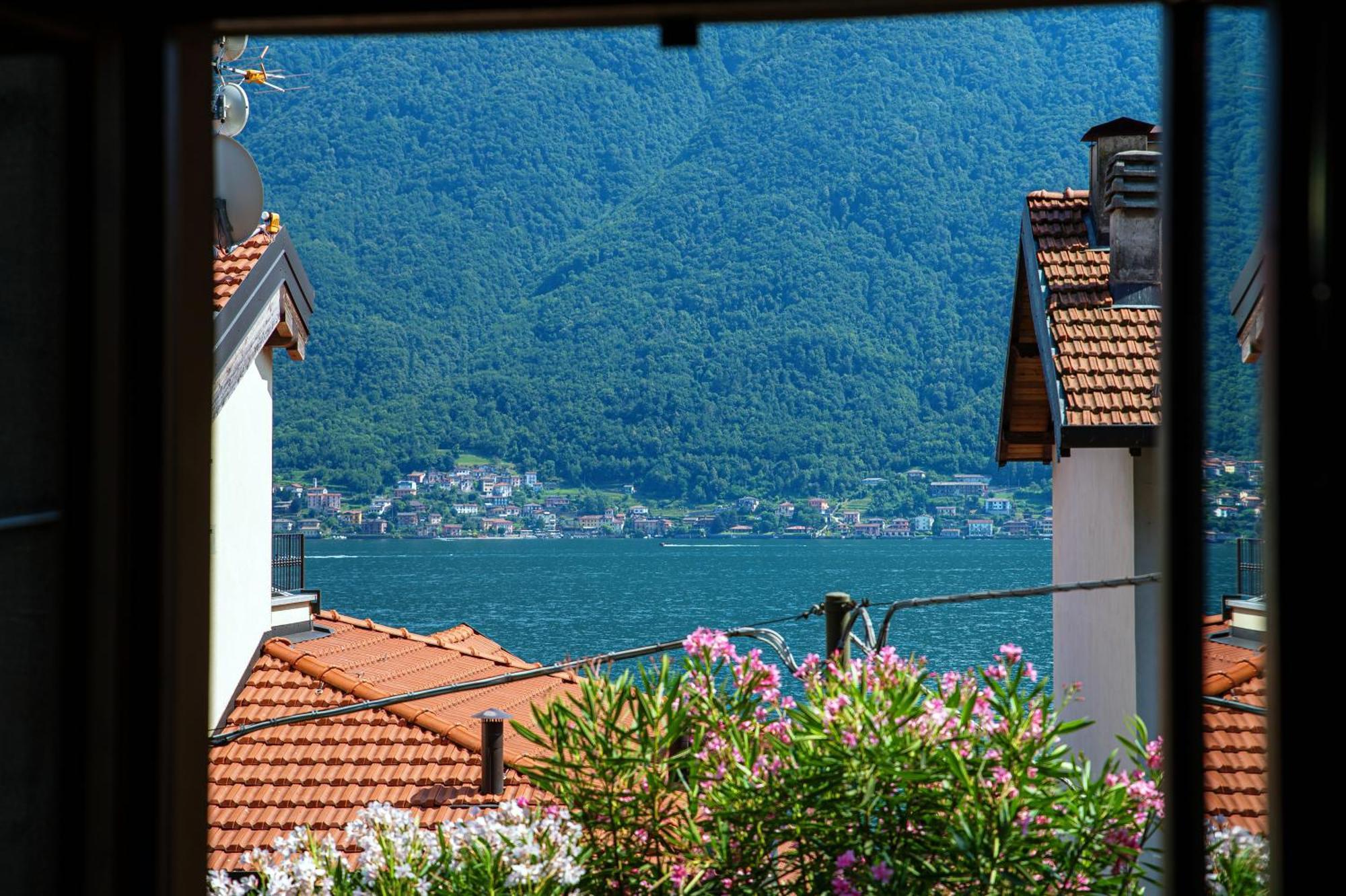 Delizioso Bilocale Vista Lago Colonno Екстериор снимка