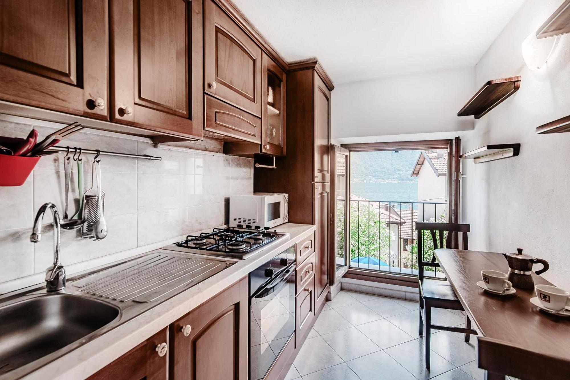 Delizioso Bilocale Vista Lago Colonno Екстериор снимка